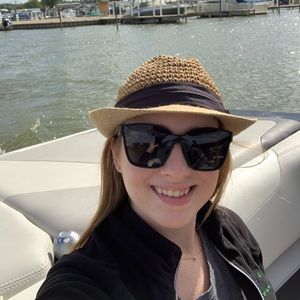 Meet your Posher, Corinne